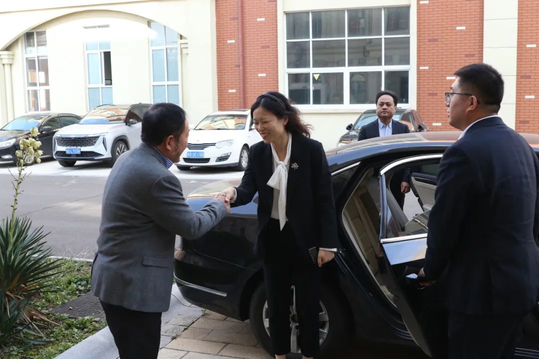 Qingdao Batı Kıyısı Yeni Bölge Lideri Xue Wenqian, Araştırma ve Rehberlik için Tianyi Muzu'yu Ziyaret Etti